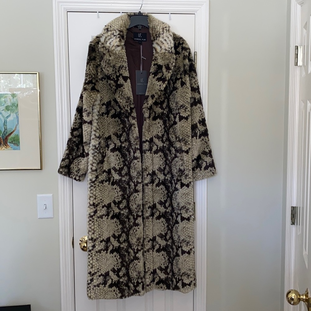Women’s Unreal Fur Coat Brand New with tag